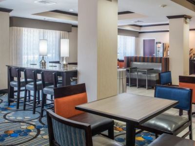 Express & By Ihg 2*